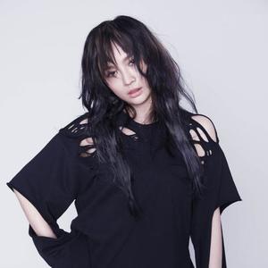 詹雯婷 - Fire Dancer