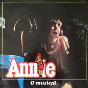 Annie《Abertura》[MP3_LRC]