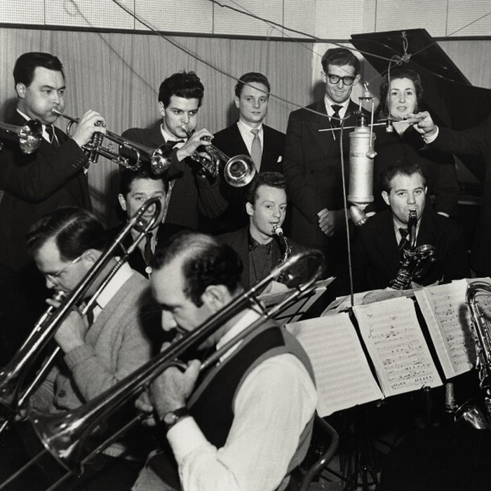 Quickstep: Dancing In The Dark - Joe Loss Orchestra