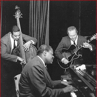 Ghost Of A Chance - Oscar Peterson Trio&Washington&Young&Crosby