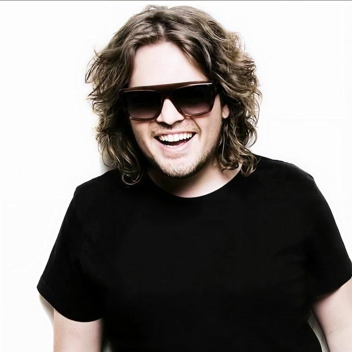 About U(Original Mix) - Tommy Trash