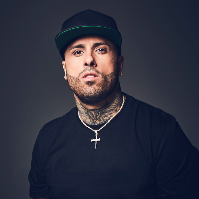 Travesuras (Remix) - Nicky Jam&De La Ghetto&J Balvin&Zion&Arcangel