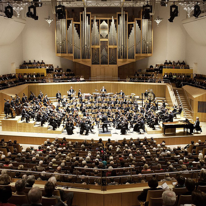 Johannes Brahms: Hungarian Dances - No. 3 in F major - Bamberg Symphony Orchestra&Jonel Perlea