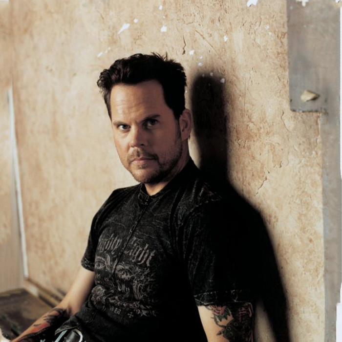 Watching Airplanes (Live) - Gary Allan