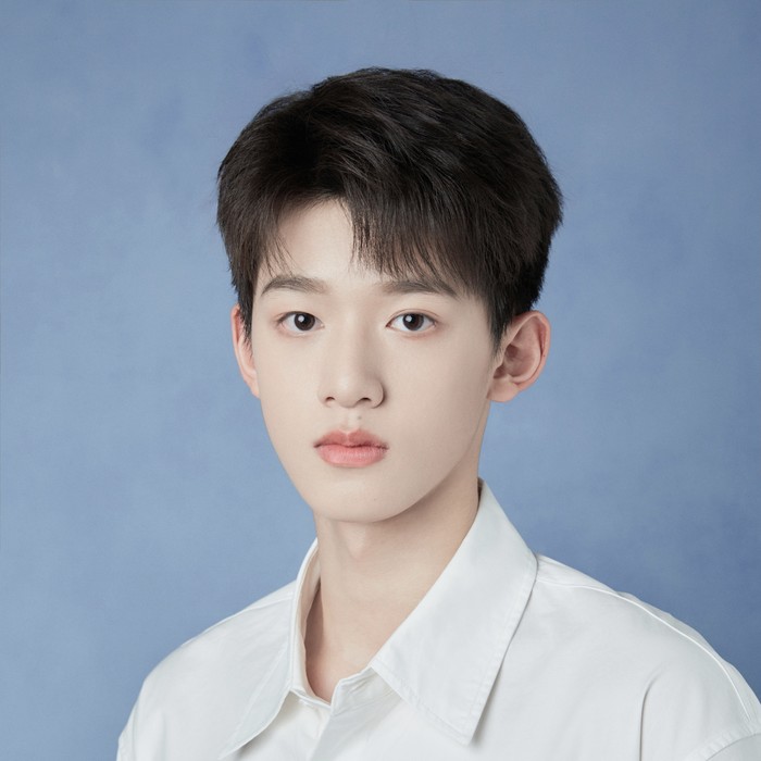 芭啦芭啦樱之花 (2025 TF家族新年音乐会现场) - TF家族-官俊臣&TF家族-张函瑞&TF家族-王橹杰&TF家族-杨涵博&TF家族-张奕然&TF家族-聂玮辰&TF家族-陈思罕&TF家族-魏子宸&TF家族-陈浚铭&TF家族-智恩涵