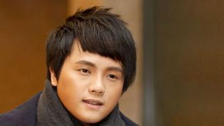 郑源《比心更痛的眼眸》