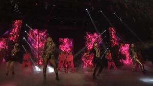 2NE1 - Crush (Live)